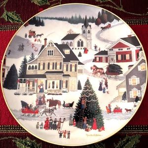 DANBURY MINT 1992 “CHRISTMAS ON MAIN STREET” BY MARTHA B. LEONE PLATE